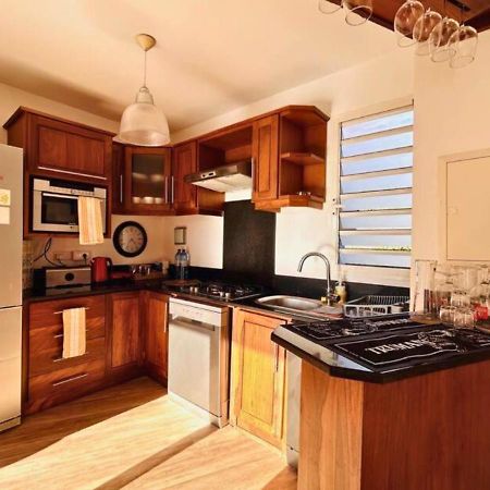 Scenic Riverfront 2 Bedroom Villa In Port Chambly Baie-du-Tombeau Exterior foto