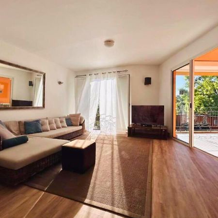 Scenic Riverfront 2 Bedroom Villa In Port Chambly Baie-du-Tombeau Exterior foto